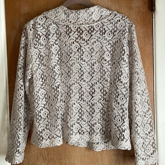 Ladies Vintage Dainty Ivory 2 Button Crochet/Knit Jacket Sz M - Picture 2 of 6